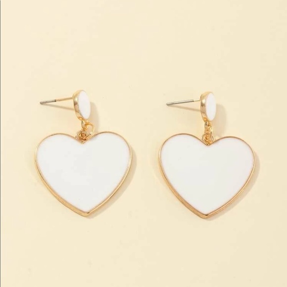 3/$30 💛 Heart Earrings - Picture 4 of 4